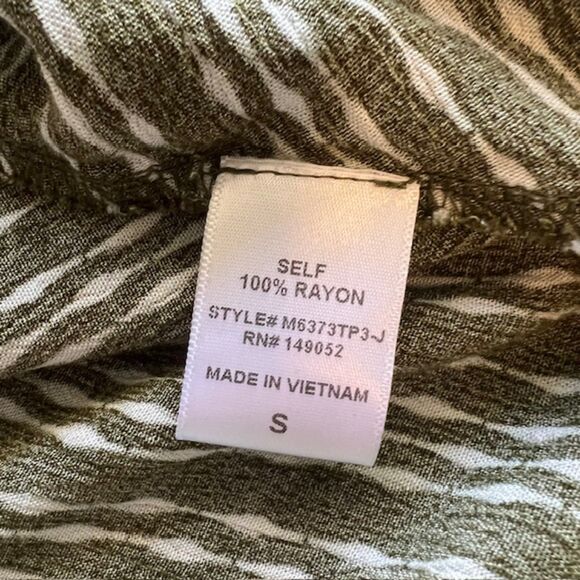 Windsor Short Sleeve Tie Front Crop Top Size S Green White Pattern - Picture 4 of 4